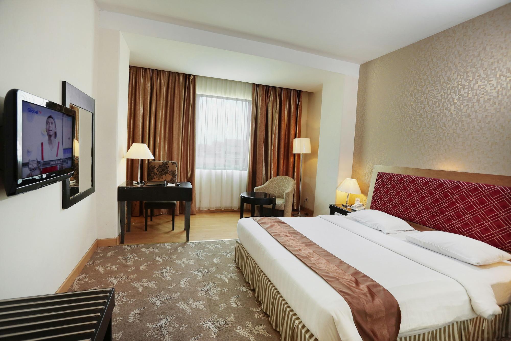 Rocky Plaza Hotel Padang Ngoại thất bức ảnh