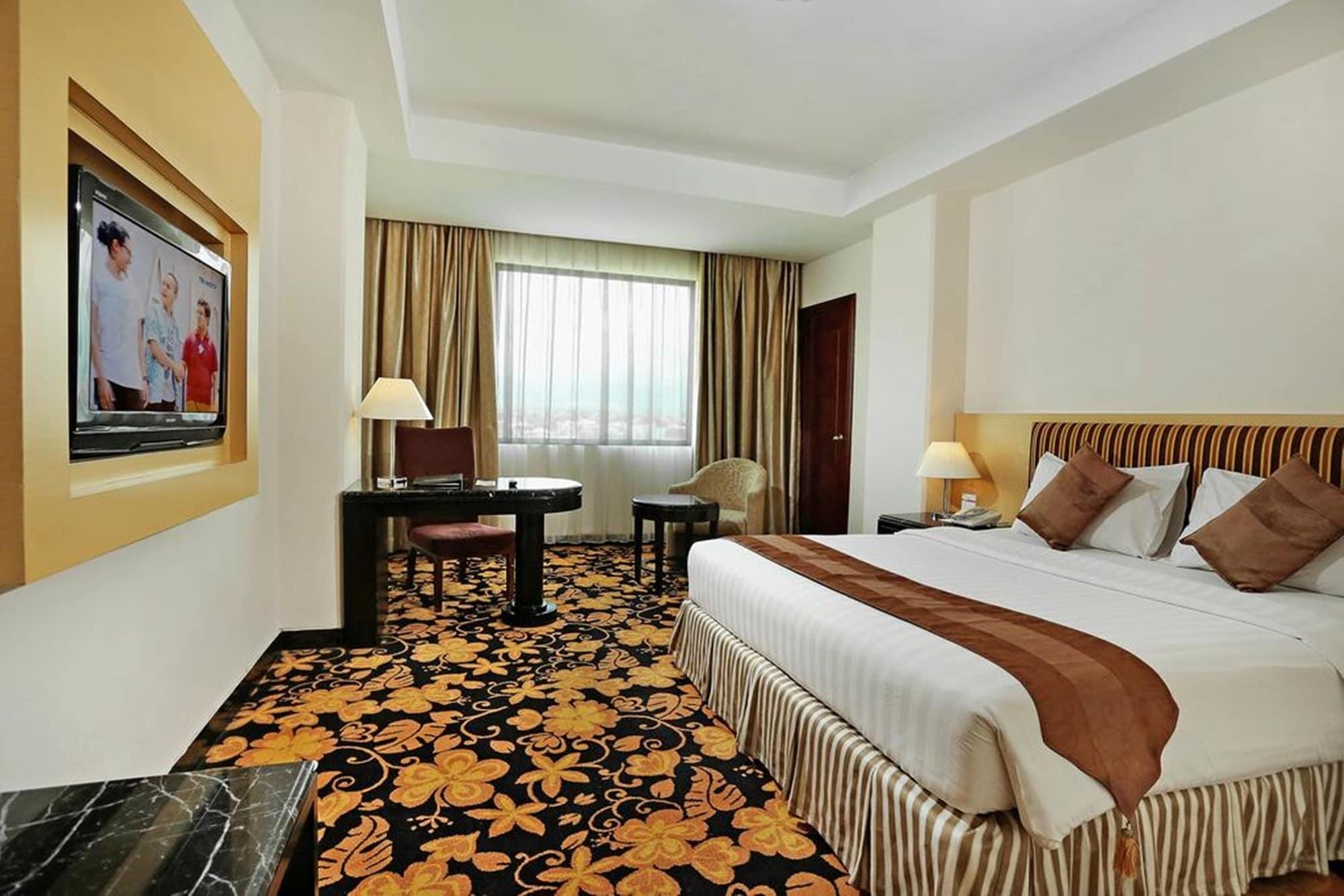 Rocky Plaza Hotel Padang Ngoại thất bức ảnh