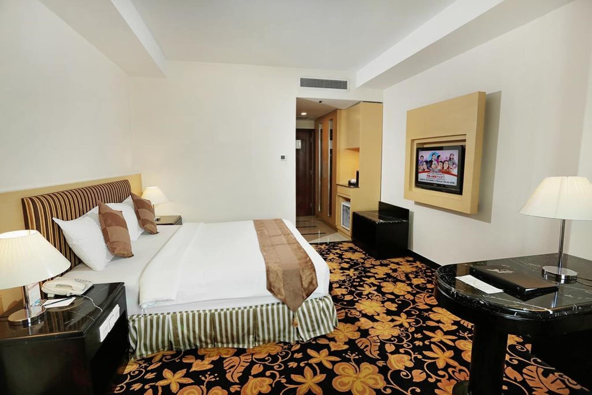 Rocky Plaza Hotel Padang Ngoại thất bức ảnh