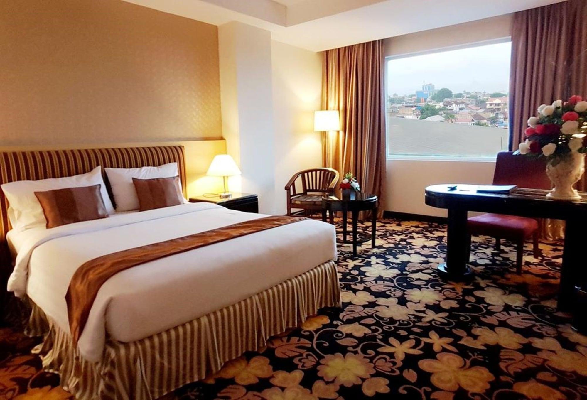 Rocky Plaza Hotel Padang Ngoại thất bức ảnh