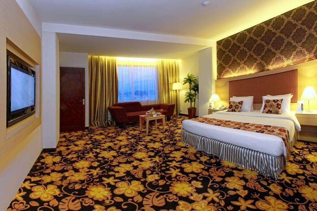 Rocky Plaza Hotel Padang Ngoại thất bức ảnh