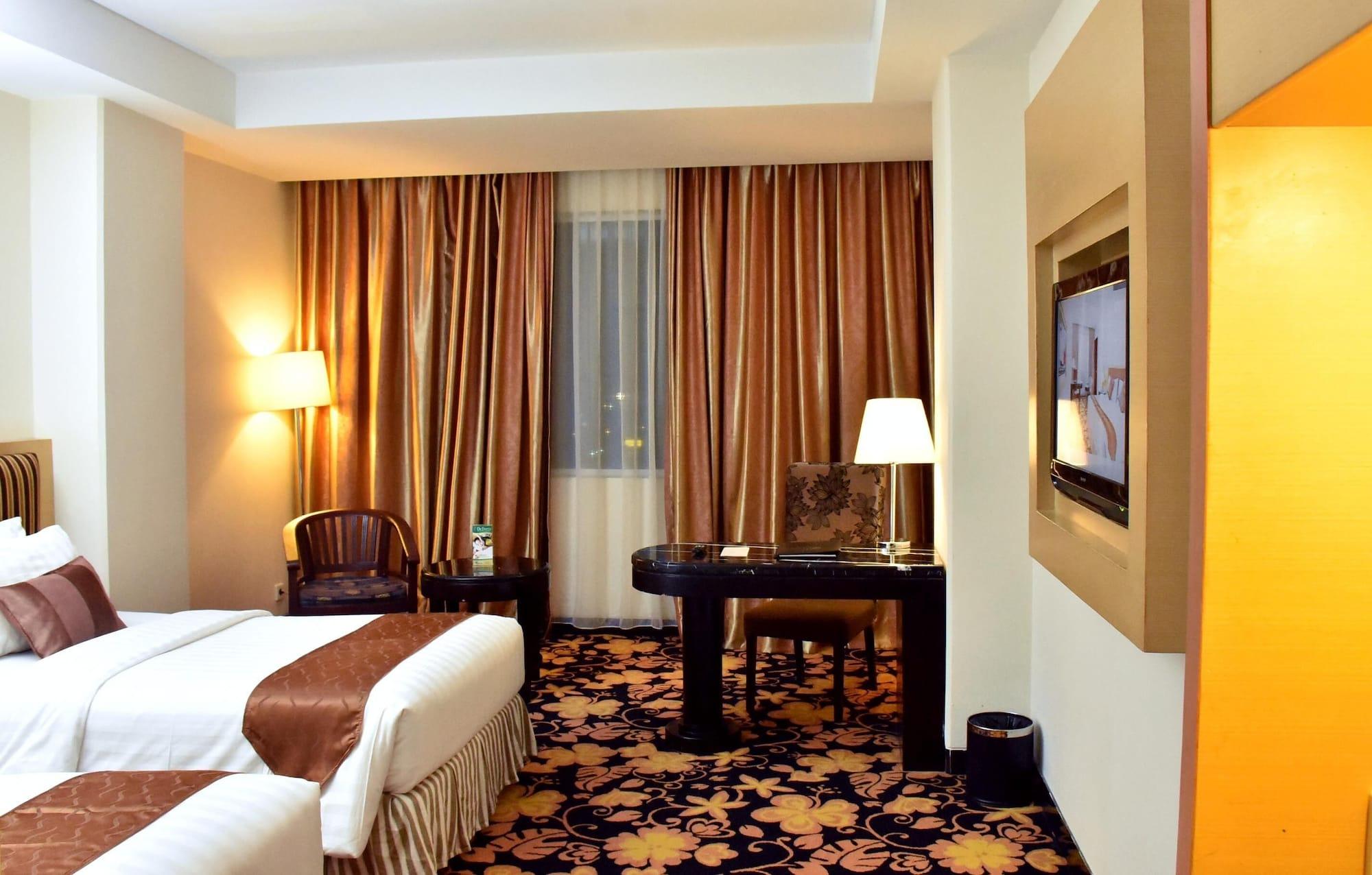 Rocky Plaza Hotel Padang Ngoại thất bức ảnh