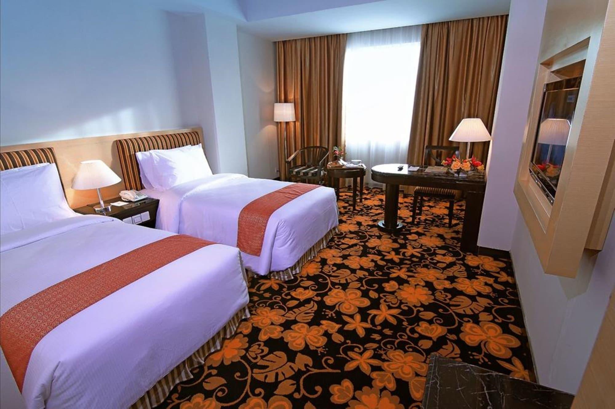 Rocky Plaza Hotel Padang Ngoại thất bức ảnh