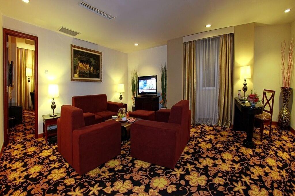 Rocky Plaza Hotel Padang Ngoại thất bức ảnh