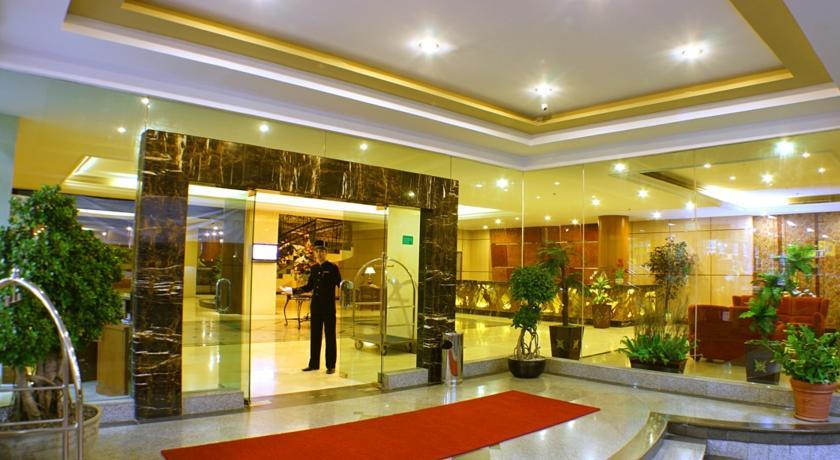 Rocky Plaza Hotel Padang Ngoại thất bức ảnh