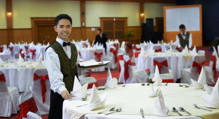 Rocky Plaza Hotel Padang Ngoại thất bức ảnh