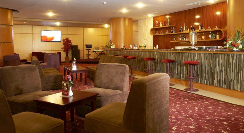 Rocky Plaza Hotel Padang Ngoại thất bức ảnh