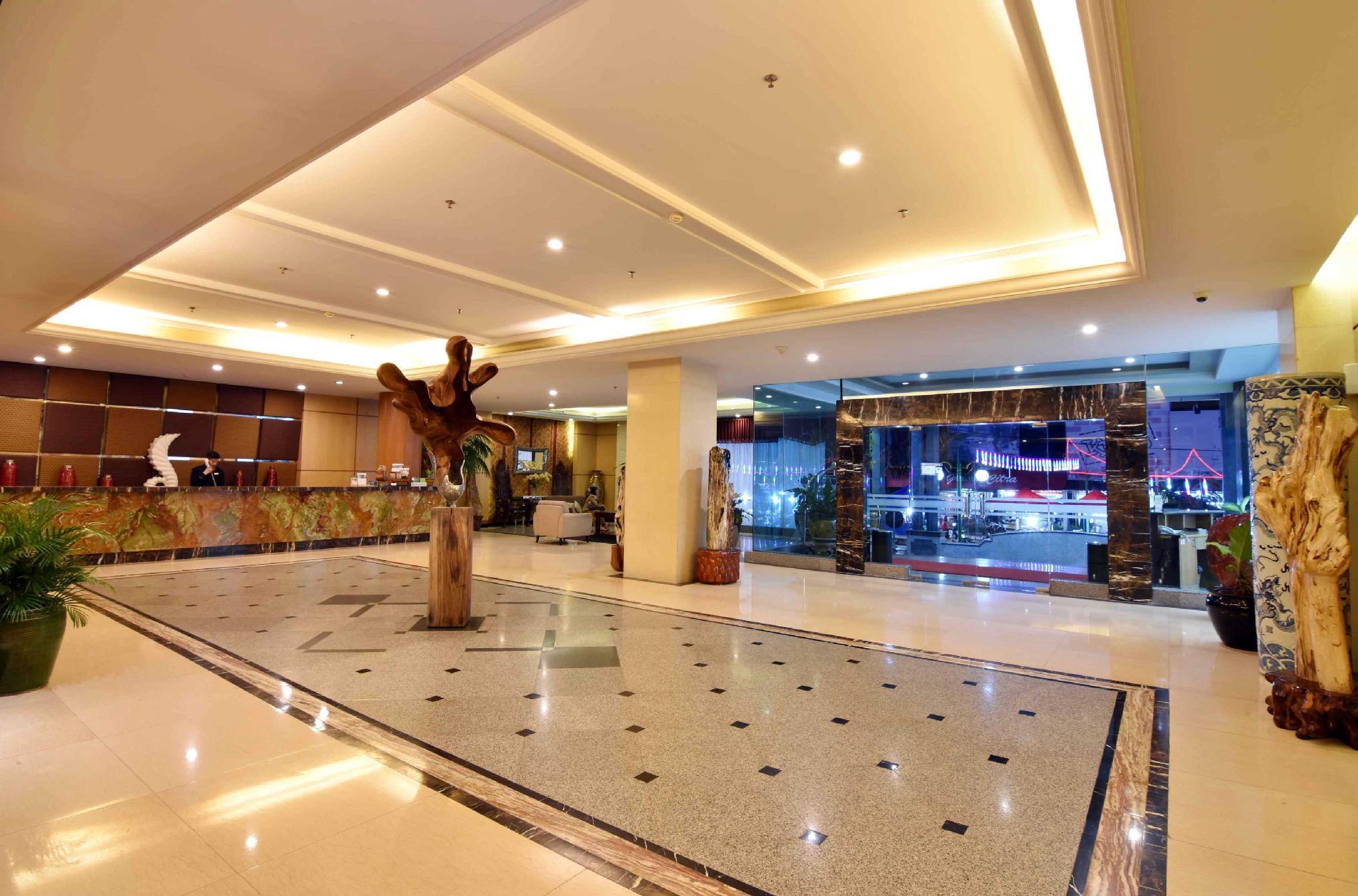 Rocky Plaza Hotel Padang Ngoại thất bức ảnh