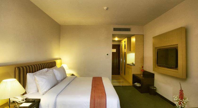 Rocky Plaza Hotel Padang Ngoại thất bức ảnh