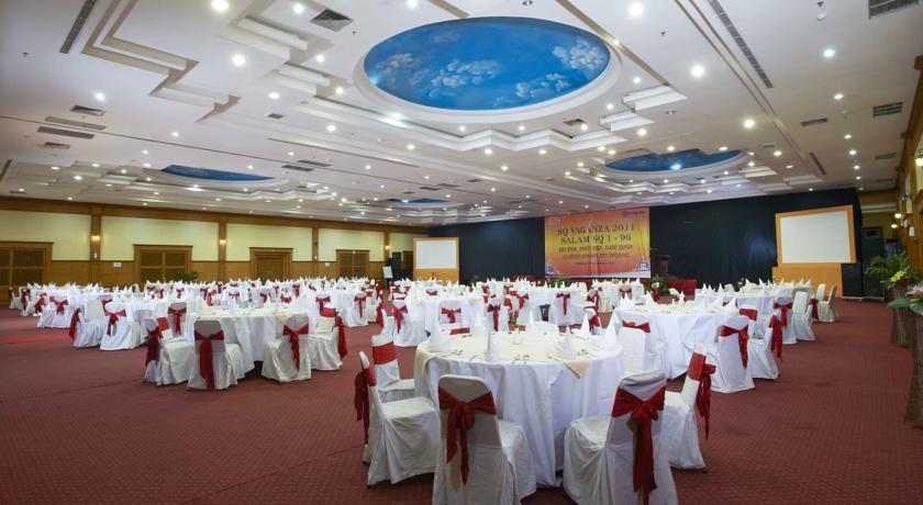 Rocky Plaza Hotel Padang Ngoại thất bức ảnh