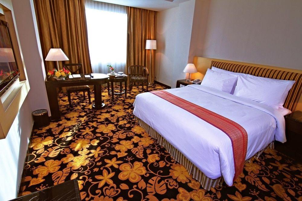 Rocky Plaza Hotel Padang Ngoại thất bức ảnh