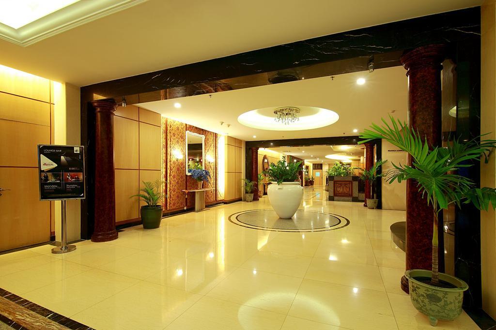 Rocky Plaza Hotel Padang Ngoại thất bức ảnh