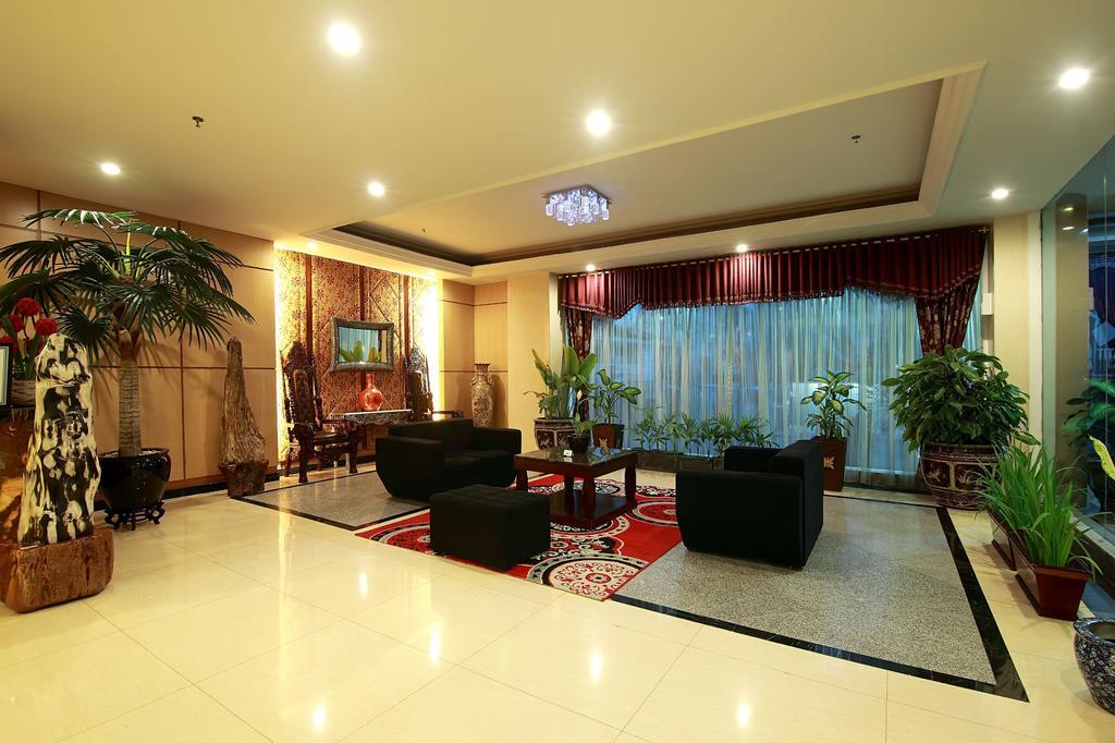 Rocky Plaza Hotel Padang Ngoại thất bức ảnh