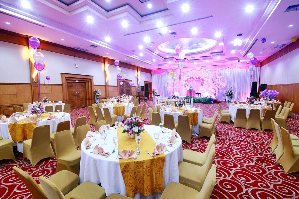 Rocky Plaza Hotel Padang Ngoại thất bức ảnh