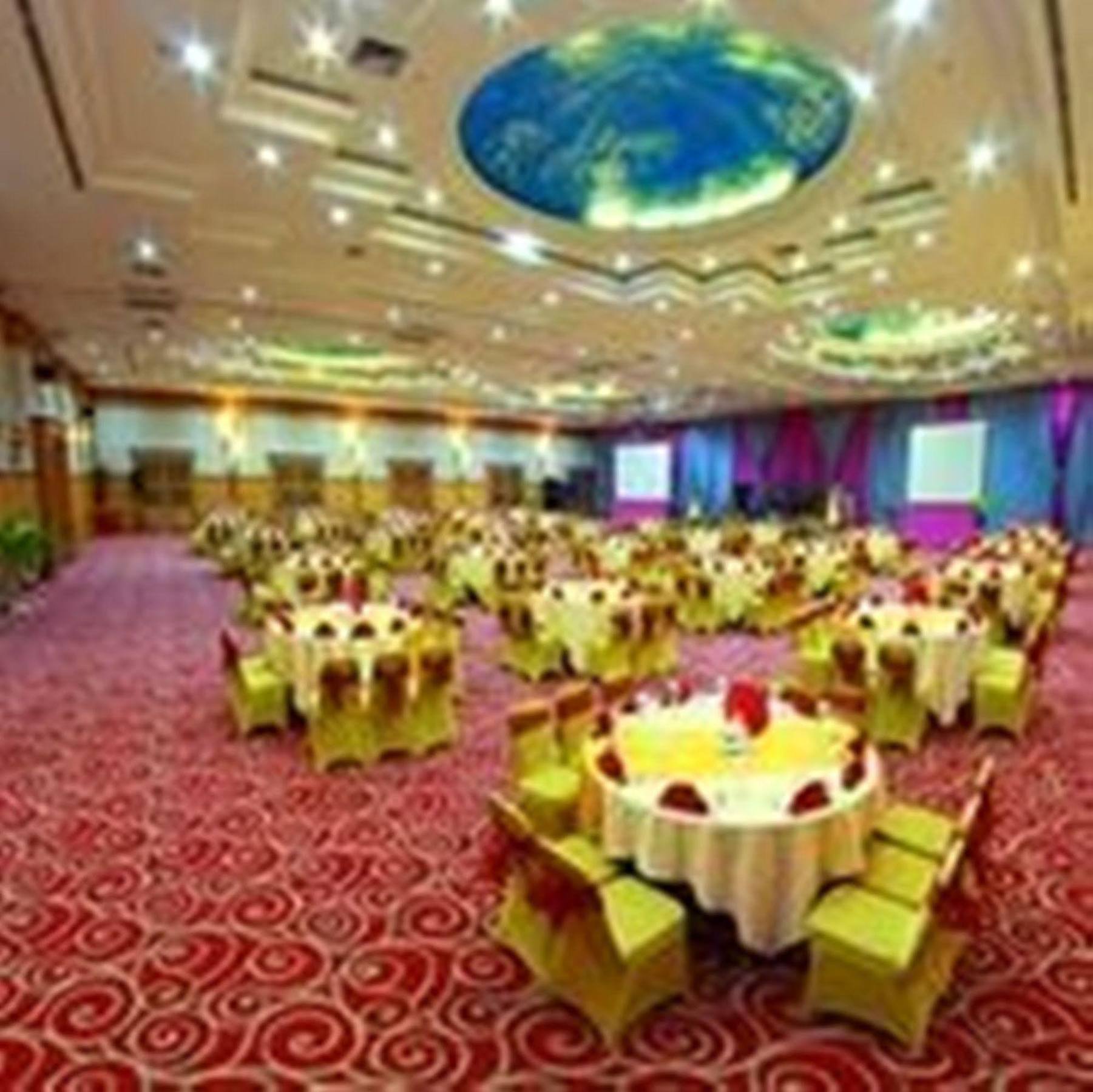 Rocky Plaza Hotel Padang Ngoại thất bức ảnh